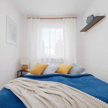 Apartment Na Parterze Z Parkingiem I Biurkiem Do Pracy Zdalnej W Piasecznie By Renters