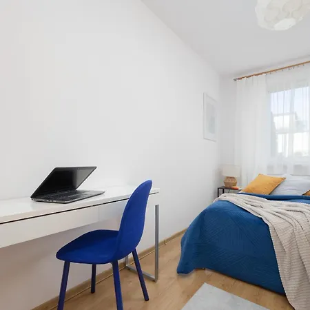 Na Parterze Z Parkingiem I Biurkiem Do Pracy Zdalnej W Piasecznie By Renters Piaseczno (Masovia)