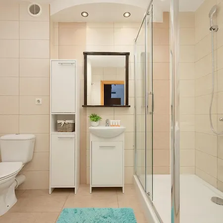 Na Parterze Z Parkingiem I Biurkiem Do Pracy Zdalnej W Piasecznie By Renters Apartment