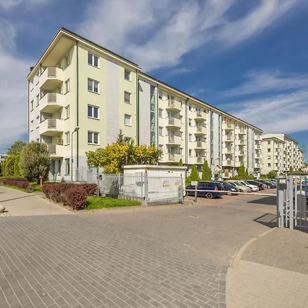 Na Parterze Z Parkingiem I Biurkiem Do Pracy Zdalnej W Piasecznie By Renters Apartment *