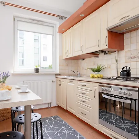 Na Parterze Z Parkingiem I Biurkiem Do Pracy Zdalnej W Piasecznie By Renters Apartment