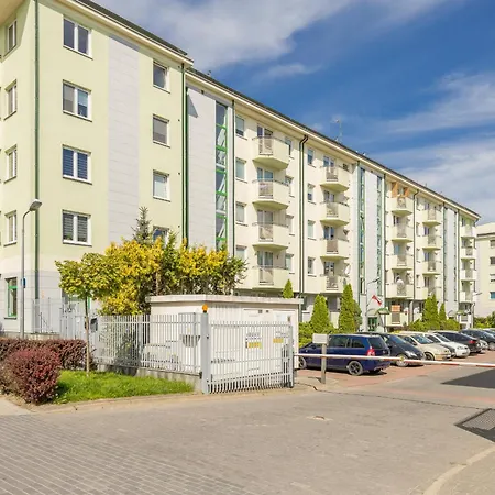 Na Parterze Z Parkingiem I Biurkiem Do Pracy Zdalnej W Piasecznie By Renters Apartment *