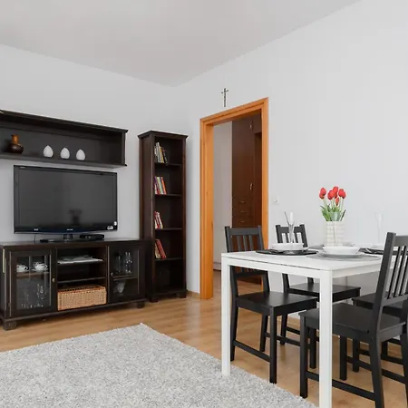 Daire Na Parterze Z Parkingiem I Biurkiem Do Pracy Zdalnej W Piasecznie By Renters *