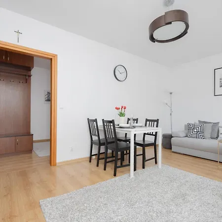 Na Parterze Z Parkingiem I Biurkiem Do Pracy Zdalnej W Piasecznie By Renters