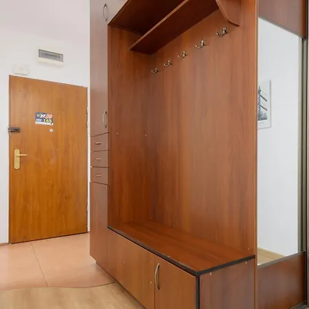 Daire Na Parterze Z Parkingiem I Biurkiem Do Pracy Zdalnej W Piasecznie By Renters Piaseczno (Masovia)