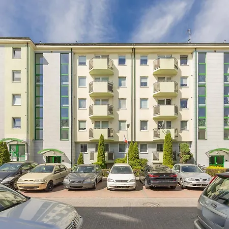 Na Parterze Z Parkingiem I Biurkiem Do Pracy Zdalnej W Piasecznie By Renters