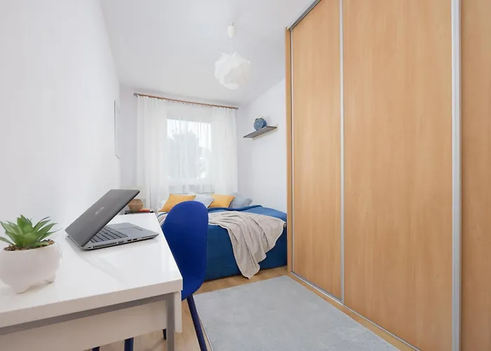 Na Parterze Z Parkingiem I Biurkiem Do Pracy Zdalnej W Piasecznie By Renters Apartment *