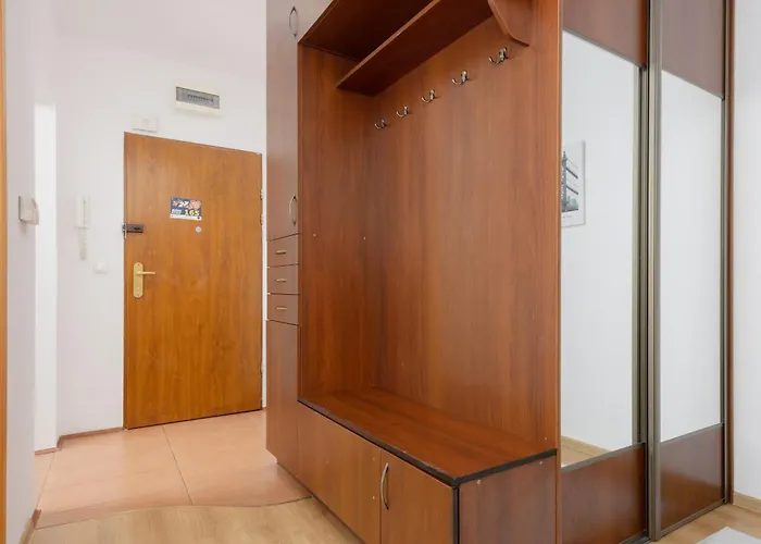 Apartment Na Parterze Z Parkingiem I Biurkiem Do Pracy Zdalnej W Piasecznie By Renters Piaseczno (Masovia)