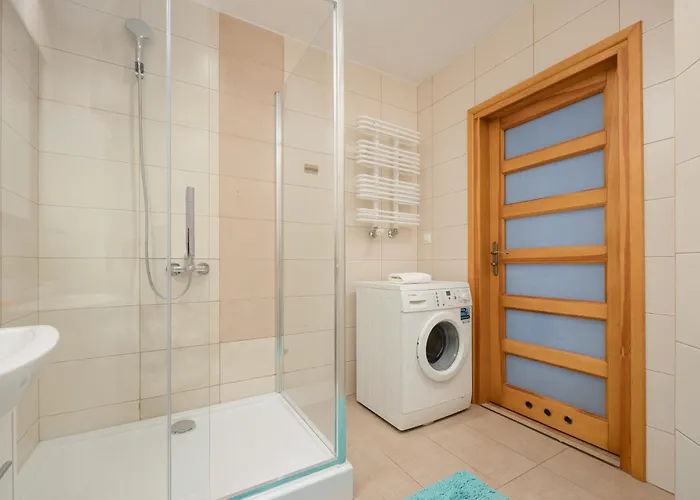 Na Parterze Z Parkingiem I Biurkiem Do Pracy Zdalnej W Piasecznie By Renters Apartment